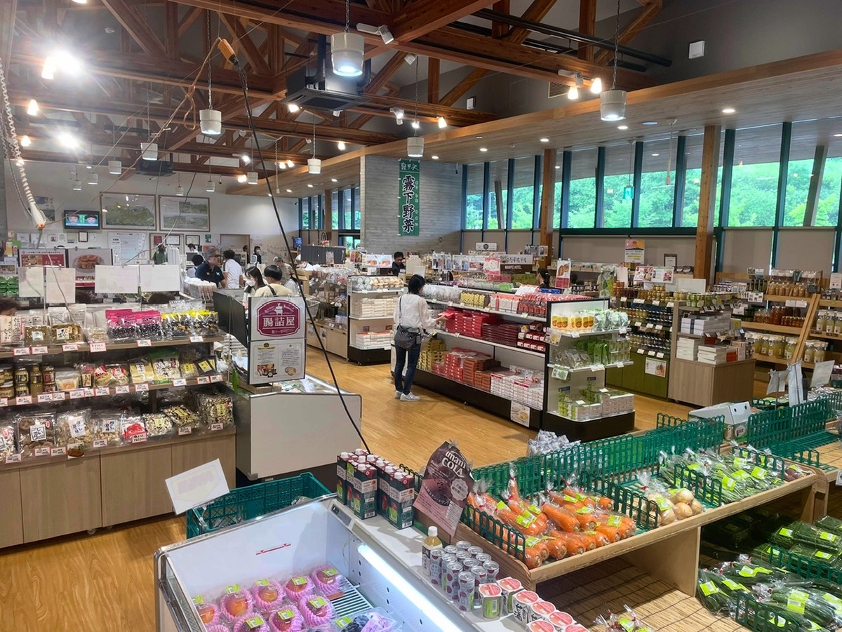 軽井沢発地市庭 直売所